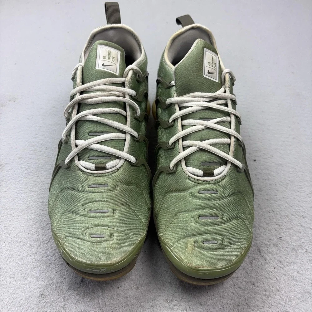 Nike Air Vapormax Plus Shoes Mens Size 10 Green Cushioned Sneakers FD0779-386
